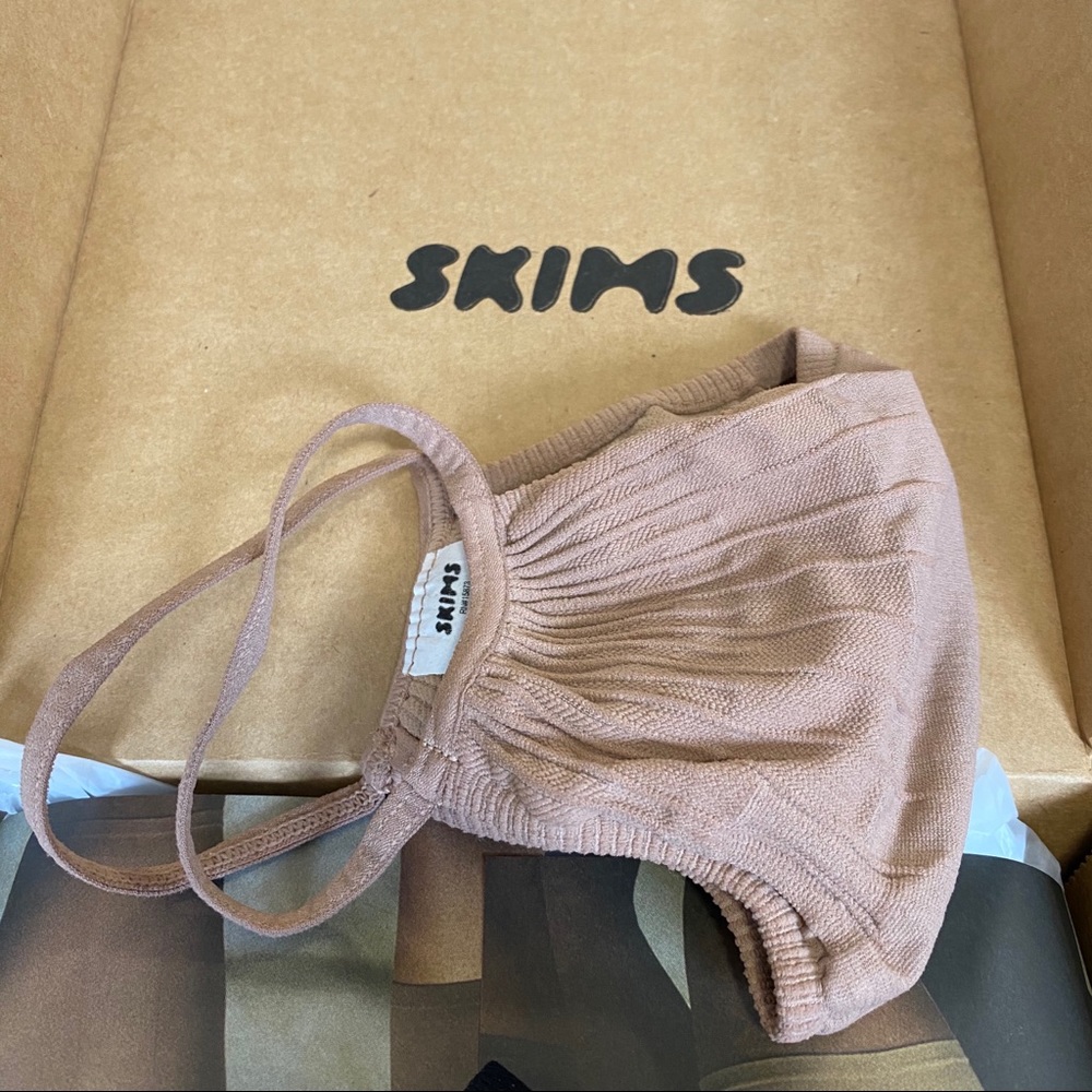 NWT SKIMS Mask - Sienna color